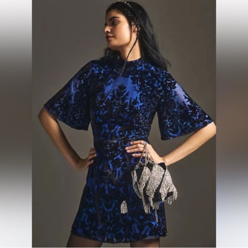 New Anthropologie Mock Neck Blue
Velvet Burnout Mini Dress Bell Kimono
Sleeve 10